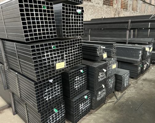 4 &quot;× 4&quot; A36 أنبوب الفولاذ الكربوني حار مطاط محامية مربع القسم المجوف