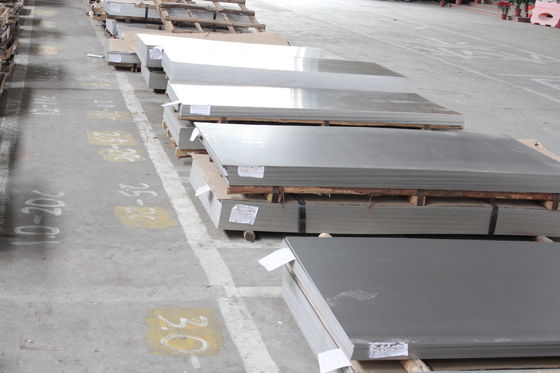 ASTM 300 سلسلة مارتنسيتيك الفولاذ المقاوم للتآكل العريض 1000 - 2000mm النهاية الملمعة